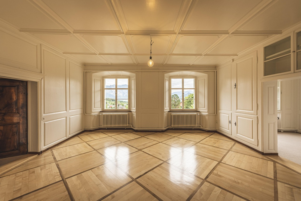 real estate keys and contract